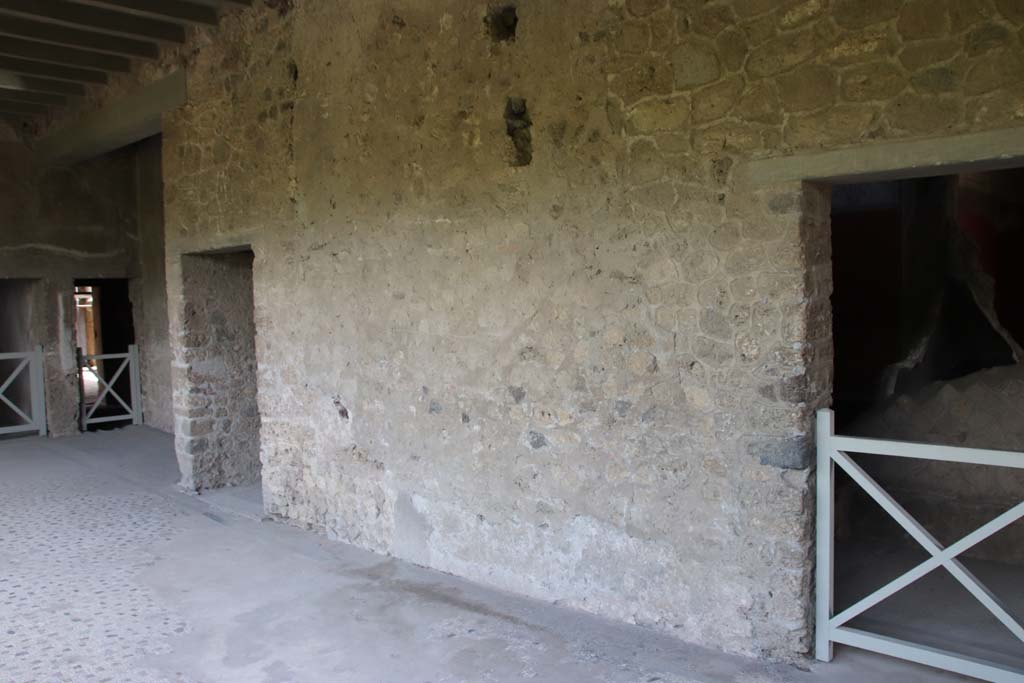 Villa of Mysteries, Pompeii. September 2021. 
Portico 4, looking towards south wall with doorway to corridor F2, and room 13. Photo courtesy of Klaus Heese.