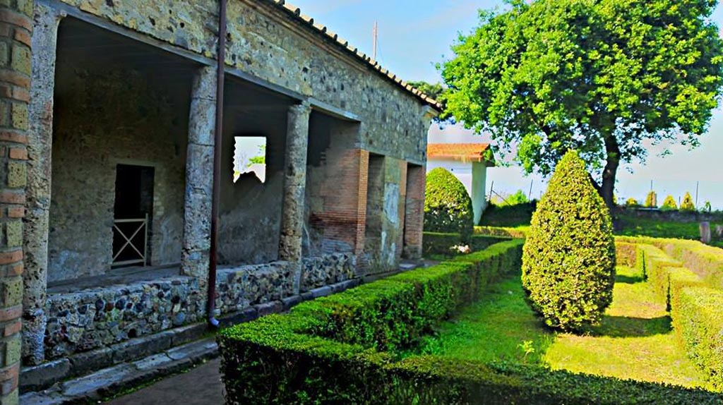 Villa of Mysteries, Pompeii. c.2015-2017. 
Looking west along the north side of the garden in the north-west corner. Photo courtesy of Giuseppe Ciaramella.