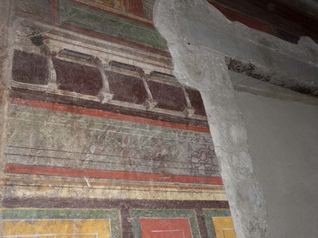 Villa of Mysteries, Pompeii. September 2017. 
Room 16, detail from upper north wall of cubiculum, with plaster-cast of shutters, on right.
Foto Annette Haug, ERC Grant 681269 DÉCOR.