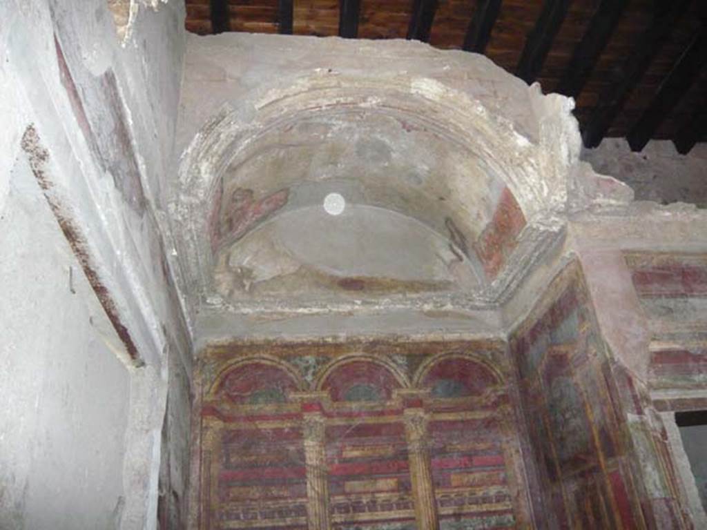 Villa of Mysteries, Pompeii. May 2012. Room 16, upper arched recess ceiling above alcove in cubiculum.  Photo courtesy of Buzz Ferebee.