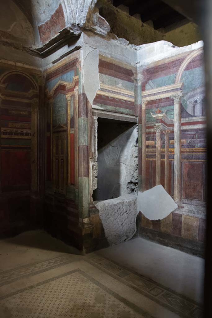 Villa of Mysteries, Pompeii. November 2017. Room 16, looking towards south-east corner.
Foto Annette Haug, ERC Grant 681269 DÉCOR.