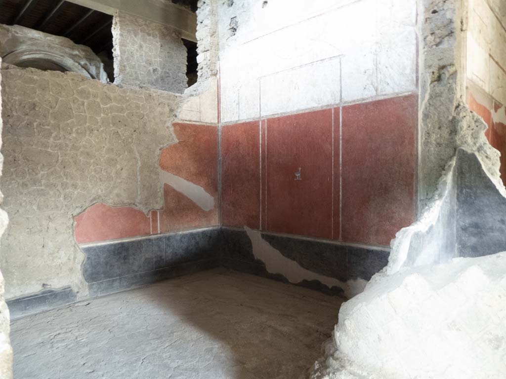 Villa of Mysteries, Pompeii. September 2017. Room 14, cubiculum on east side of passage 13. East wall and south wall.
Foto Annette Haug, ERC Grant 681269 DÉCOR.