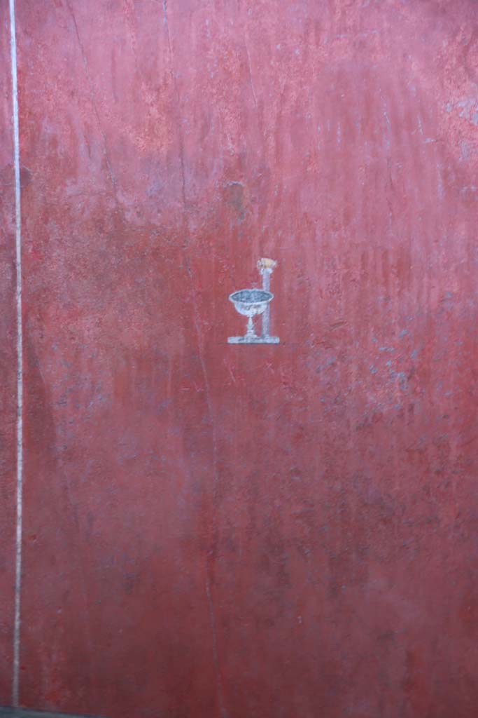 Villa of Mysteries, Pompeii. September 2021. 
Room 14, detail of painted decoration in centre of panel on south wall of cubiculum. 
Photo courtesy of Klaus Heese.