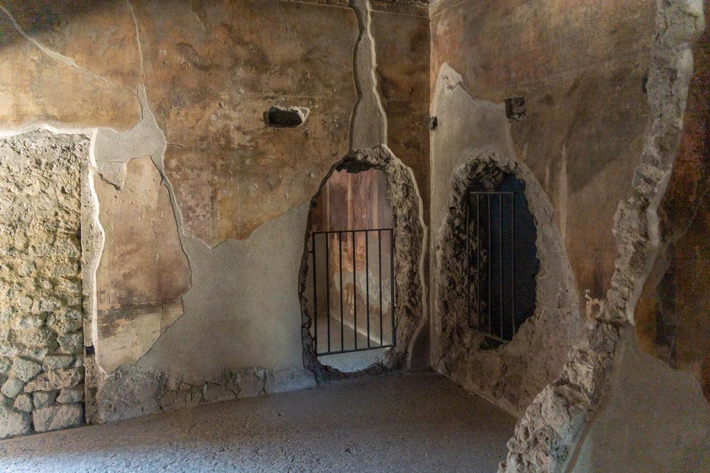 Villa of Mysteries, Pompeii. October 2023. 
Room 20, looking towards south wall, south-west corner and west wall. Photo courtesy of Johannes Eber.