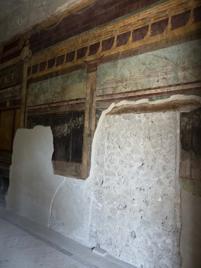 Villa of Mysteries, Pompeii. September 2017. 
Room 6, looking north along east wall from south-east corner.
Foto Annette Haug, ERC Grant 681269 DÉCOR.