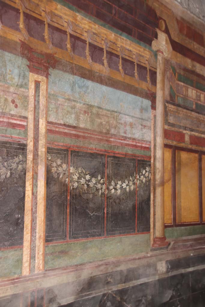 Villa of Mysteries, Pompeii. September 2021. 
Room 6, detail of west wall and painted garland. Photo courtesy of Klaus Heese.