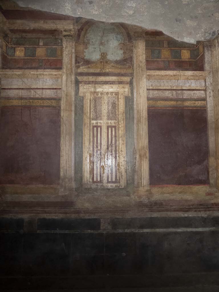 Villa of Mysteries, Pompeii. September 2017. 
Room 6, detail of painted doorway on north wall in oecus.
Foto Annette Haug, ERC Grant 681269 DÉCOR.