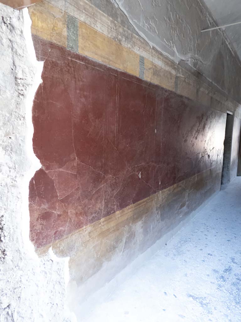 Villa of Mysteries, Pompeii. September 2017. Corridor F1, looking north along west wall.
Foto Annette Haug, ERC Grant 681269 DÉCOR.
