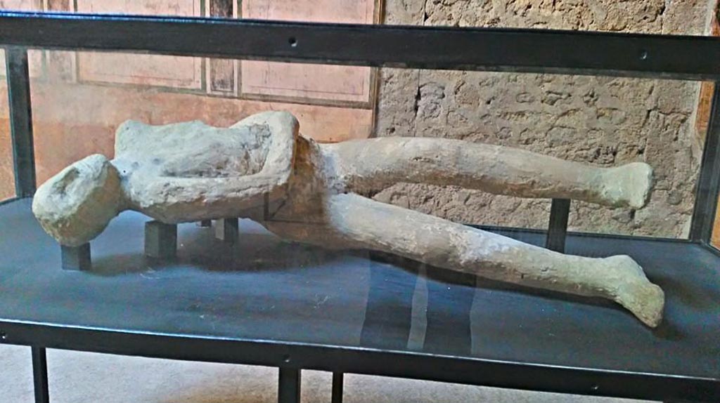 Villa of Mysteries, Pompeii. c.2015-2017. 
Room 64, plaster-body-cast in the north-east corner of the atrium. Photo courtesy of Giuseppe Ciaramella.
