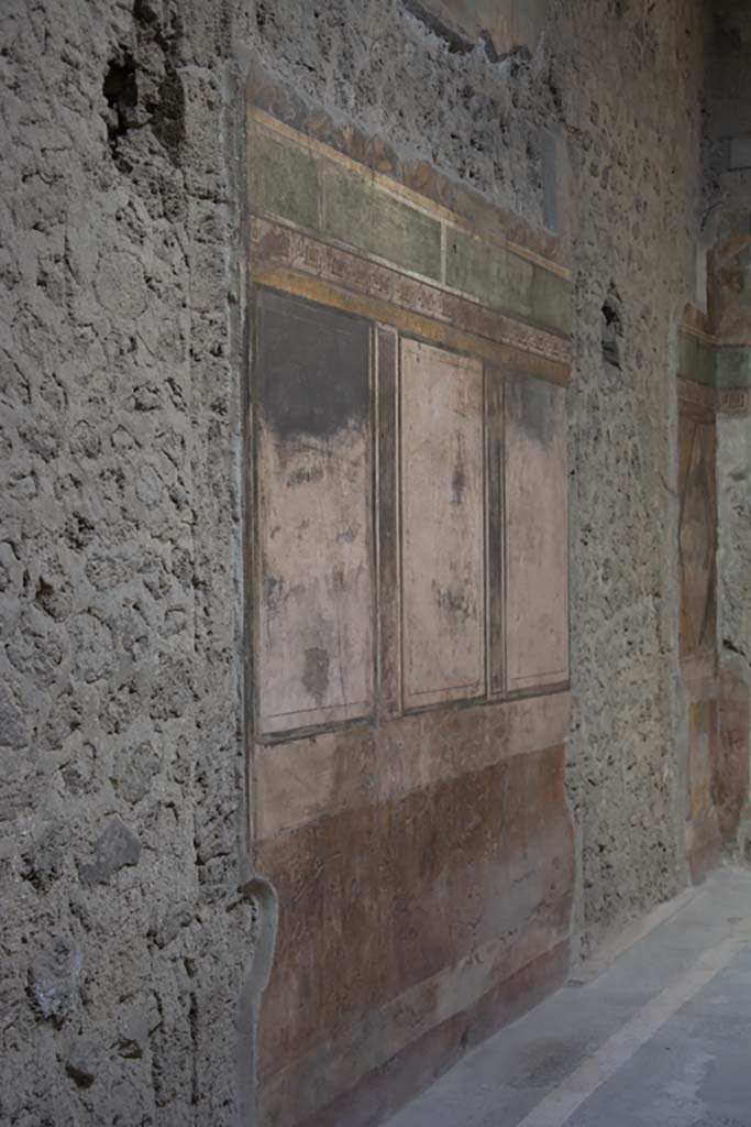 Villa of Mysteries, Pompeii. November 2017. Room 64, looking east along north wall of atrium.
Foto Annette Haug, ERC Grant 681269 DÉCOR.