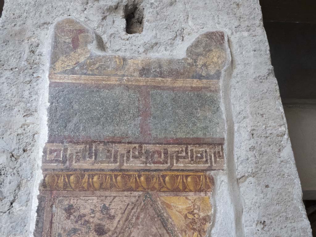 Villa of Mysteries, Pompeii. September 2017. Room 64, detail of painted decoration on south wall.
Foto Annette Haug, ERC Grant 681269 DÉCOR.