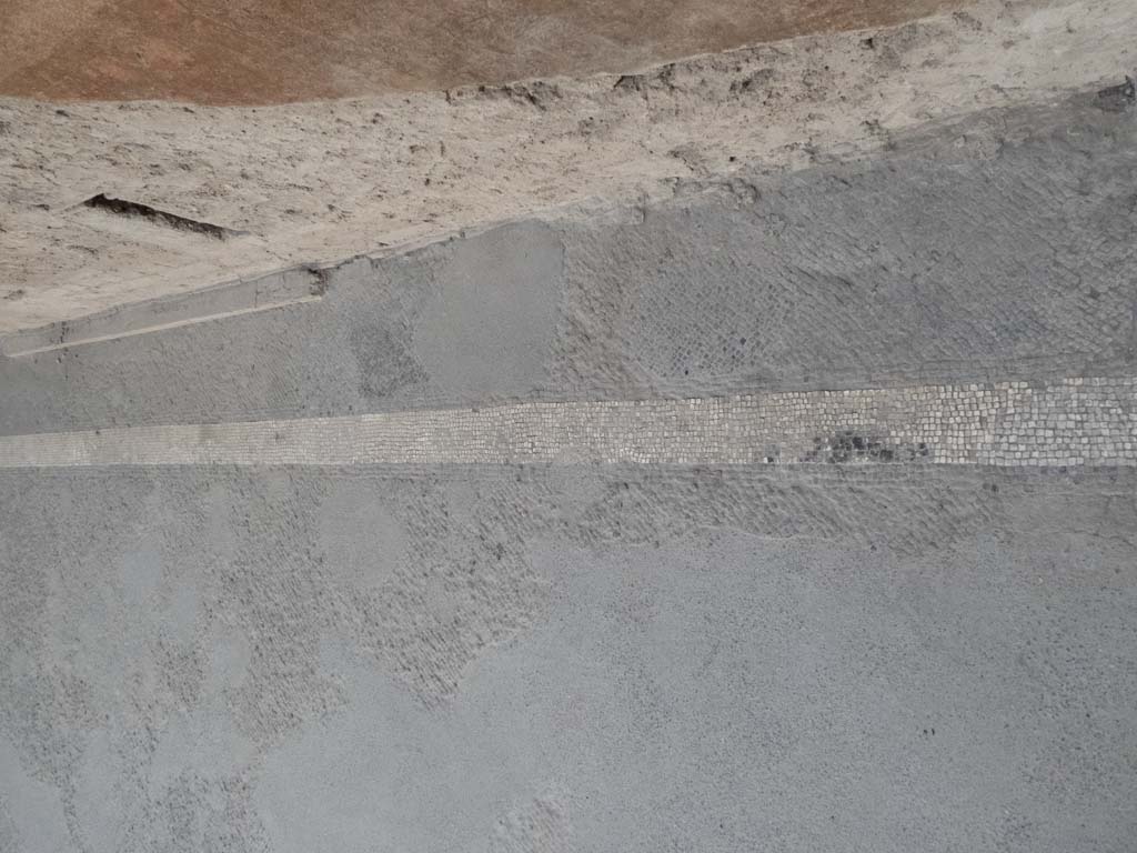 Villa of Mysteries, Pompeii. September 2017. Room 64, detail of flooring near south wall.
Foto Annette Haug, ERC Grant 681269 DÉCOR.