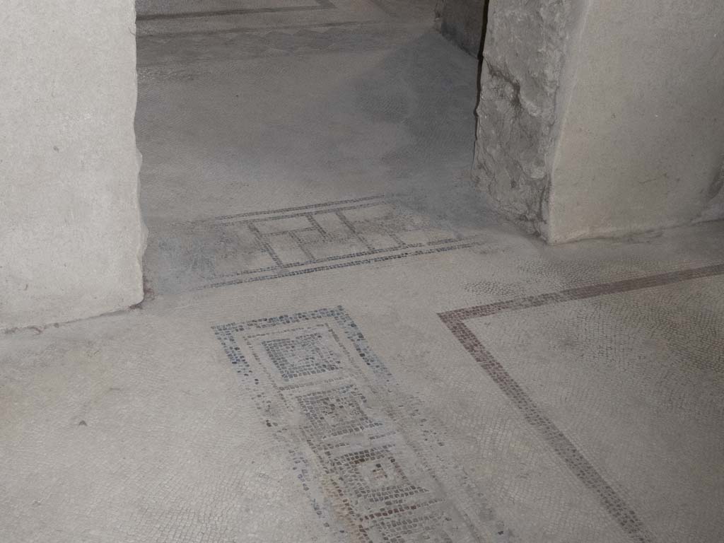 Villa of Mysteries, Pompeii. September 2017. Room 3, looking west across flooring towards doorway threshold into room 4.
Foto Annette Haug, ERC Grant 681269 DÉCOR.