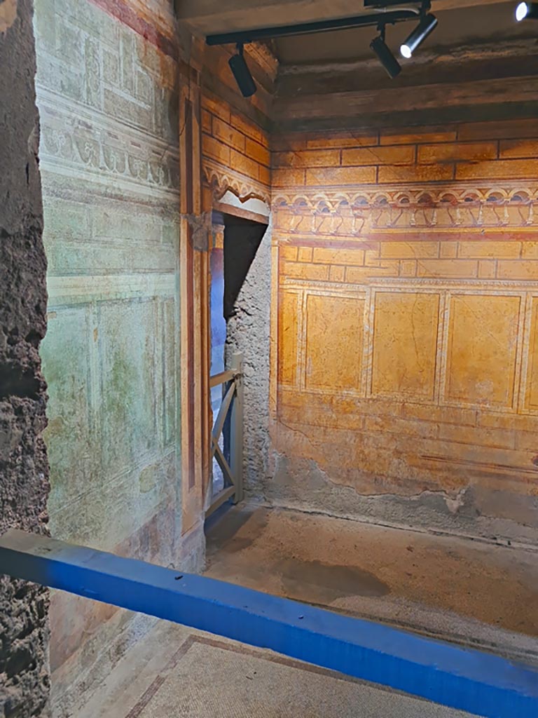 Villa of Mysteries, Pompeii. November 2023. 
Room 3, south-east corner and doorway into corridor F1. Photo courtesy of Giuseppe Ciaramella.