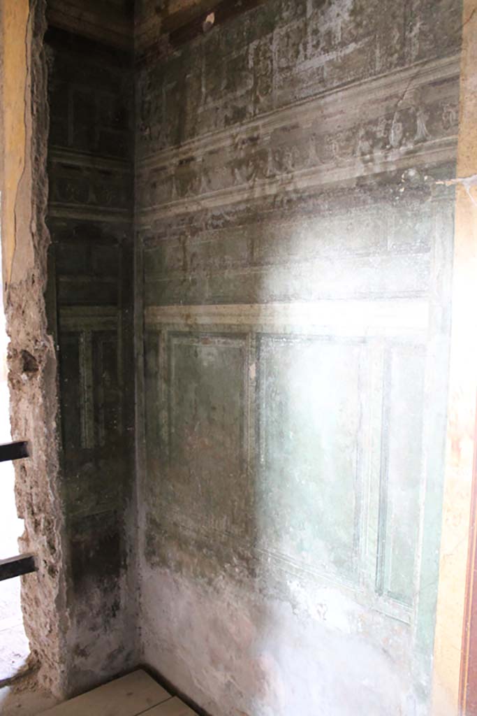 Villa of Mysteries, Pompeii. November 2017. 
Room 3, east wall and north-east corner, with doorway to atrium 64.
Foto Annette Haug, ERC Grant 681269 DÉCOR.