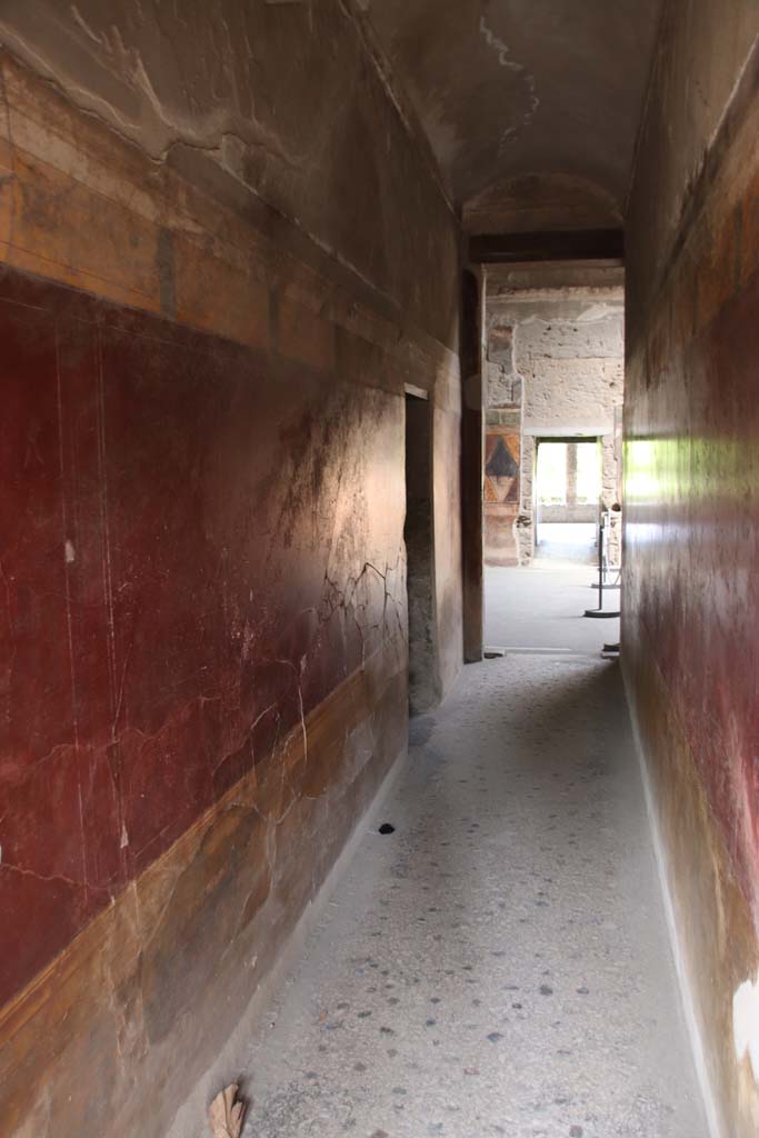 Villa of Mysteries, Pompeii. September 2021. 
Corridor F1, looking north to room 64, atrium. Photo courtesy of Klaus Heese.