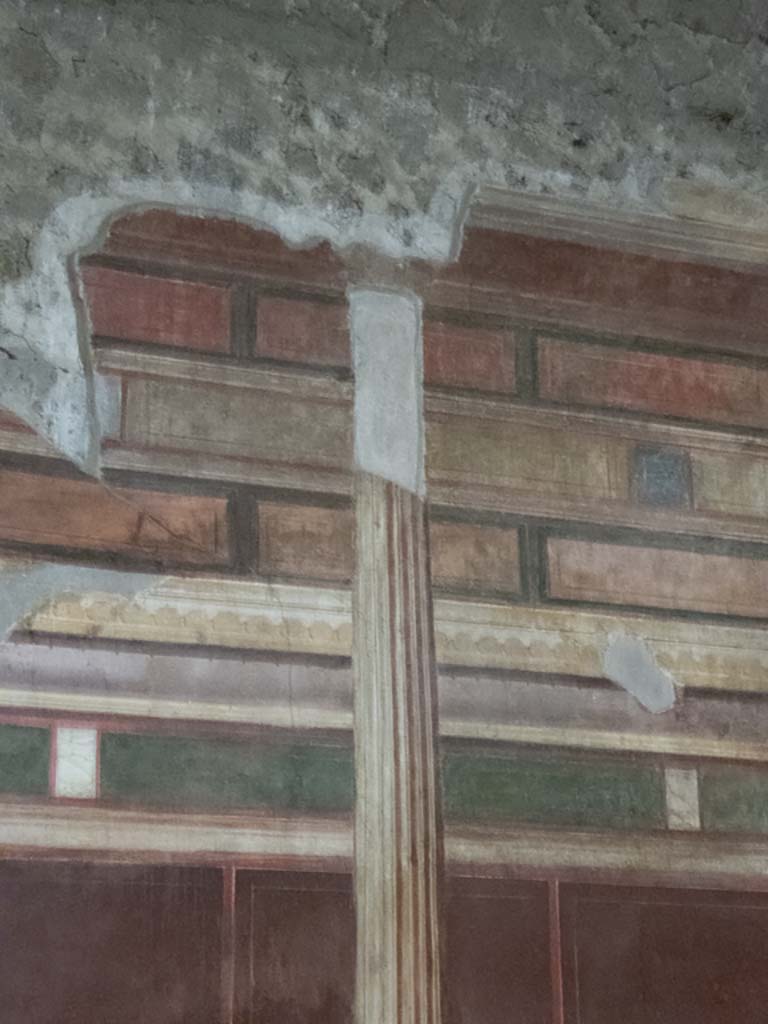 Villa of Mysteries, Pompeii. September 2017. Room 15, detail from upper west wall.
Foto Annette Haug, ERC Grant 681269 DÉCOR.