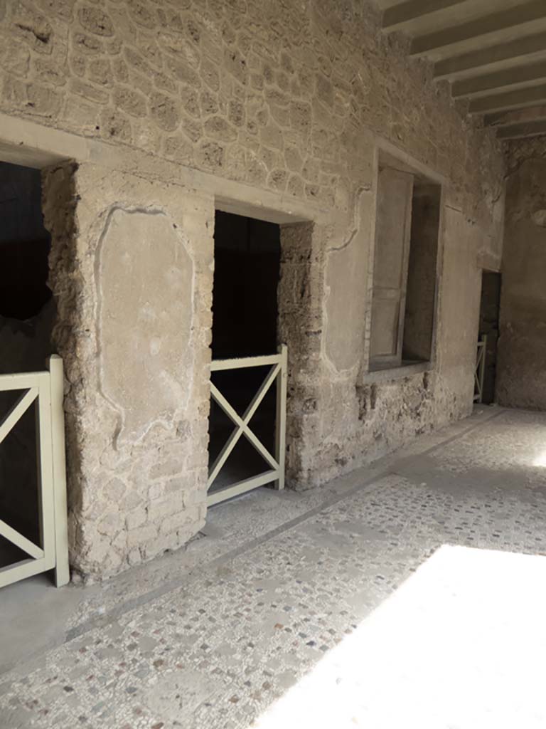 Villa of Mysteries, Pompeii. September 2017. 
Looking south along portico P3, with doorways to rooms 13, 12, and window of room 11.
Foto Annette Haug, ERC Grant 681269 DÉCOR.