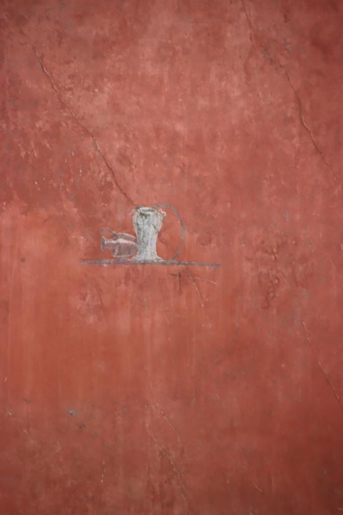 Villa of Mysteries, Pompeii. May 2024. 
Room 11, detail of painted decoration from centre of panel on south wall. Photo courtesy of Klaus Heese.