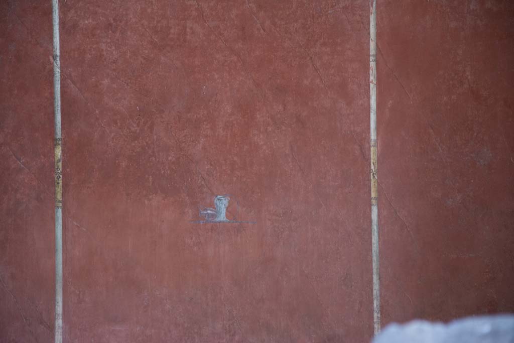 Villa of Mysteries, Pompeii. March 2019. Room 11, detail of painted decoration in centre of middle panel of south wall.
Foto Annette Haug, ERC Grant 681269 DÉCOR.