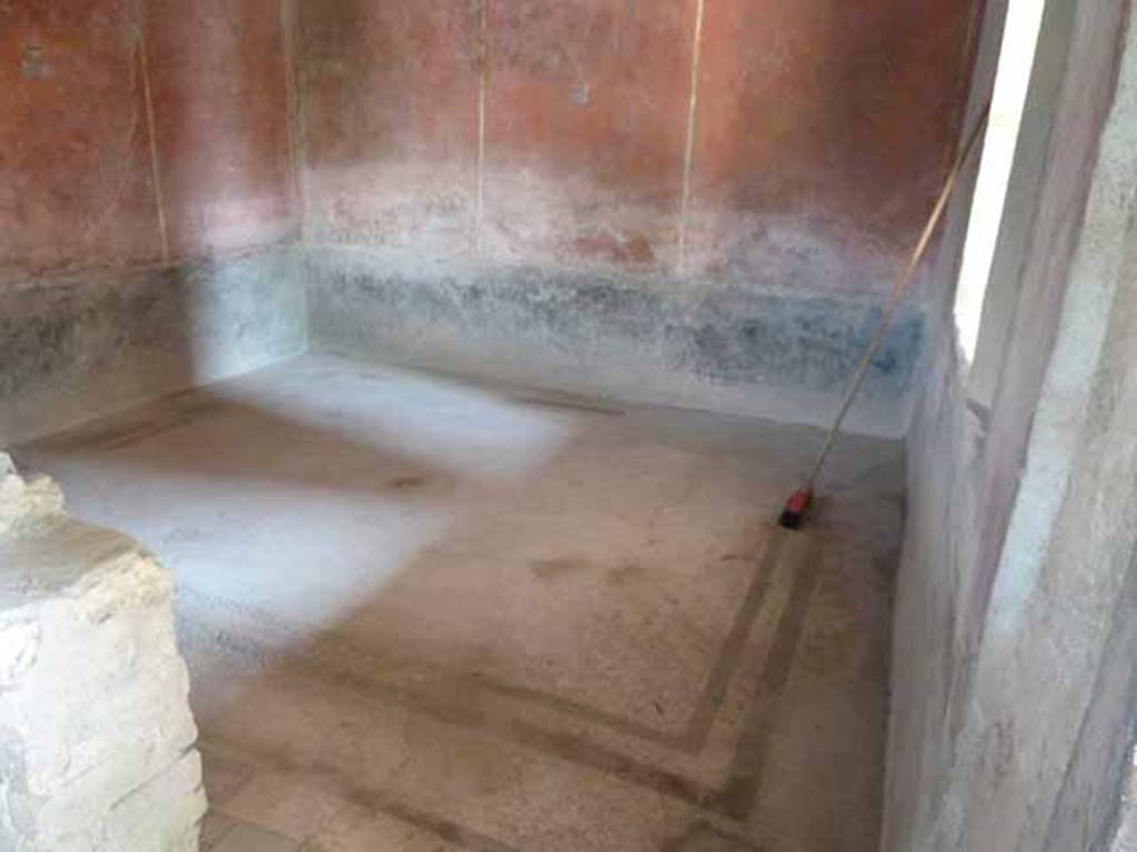 Villa of Mysteries, Pompeii. May 2010. Room 11, south wall and floor, from room 12.