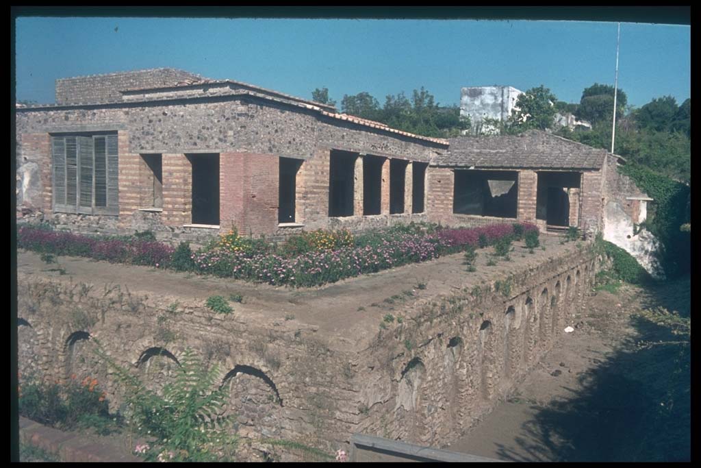 Villa of Mysteries, Pompeii. The viridarium in the south-west corner. Looking east along south side. 
Photographed 1970-79 by Günther Einhorn, picture courtesy of his son Ralf Einhorn.