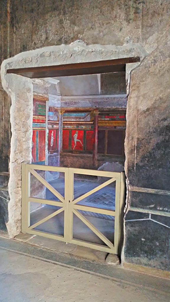 Villa of Mysteries, Pompeii. c.2015-2017. 
Room 2, tablinum, detail of doorway into room 4, in south wall. Photo courtesy of Giuseppe Ciaramella.