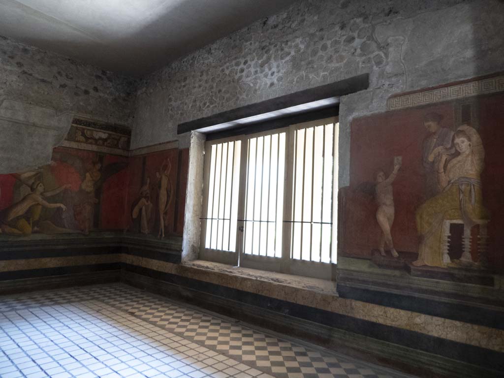 Villa of Mysteries, Pompeii. September 2017. Room 5, looking towards south-east corner and south wall.
Foto Annette Haug, ERC Grant 681269 DÉCOR.