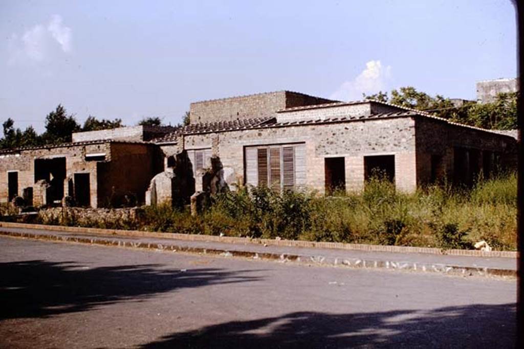 Villa of Mysteries, Pompeii. 1964. Looking east from the roadway. Photo by Stanley A. Jashemski.
Source: The Wilhelmina and Stanley A. Jashemski archive in the University of Maryland Library, Special Collections (See collection page) and made available under the Creative Commons Attribution-Non Commercial License v.4. See Licence and use details.
J64f1830