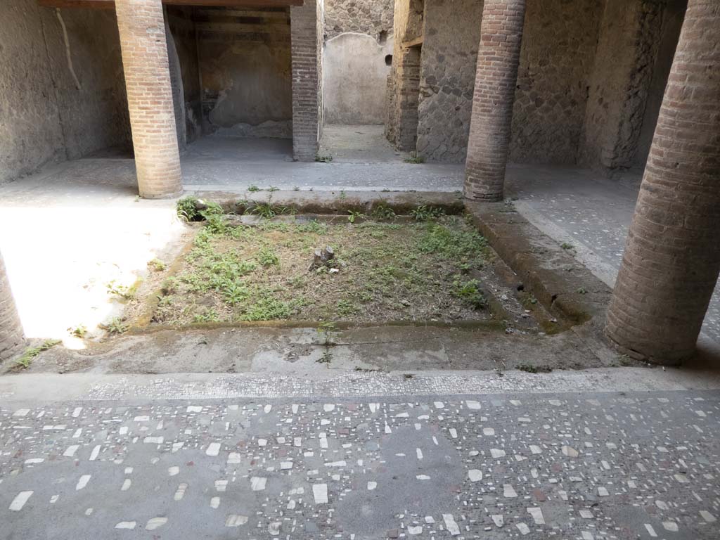 Villa of Mysteries, Pompeii. September 2017.
Looking towards east side of room 62, with doorways to corridor to kitchen 61, and rooms 42 and 43, baths’ area. 
Foto Annette Haug, ERC Grant 681269 DÉCOR.