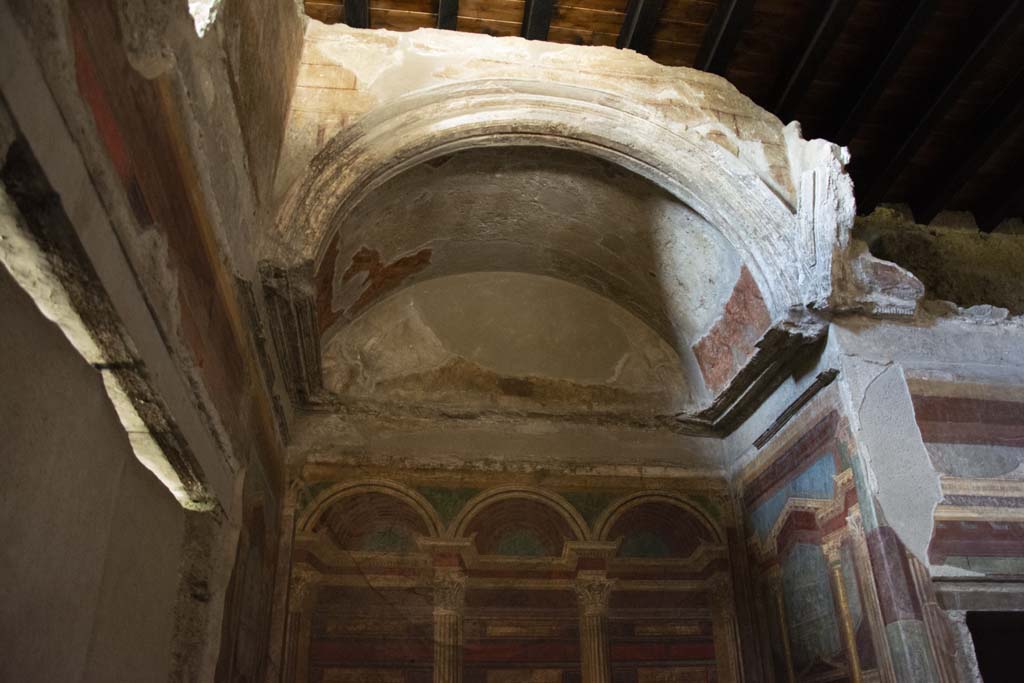 Villa of Mysteries, Pompeii. November 2017. Room 16, upper east wall of cubiculum with double alcove. 
Foto Annette Haug, ERC Grant 681269 DÉCOR.
