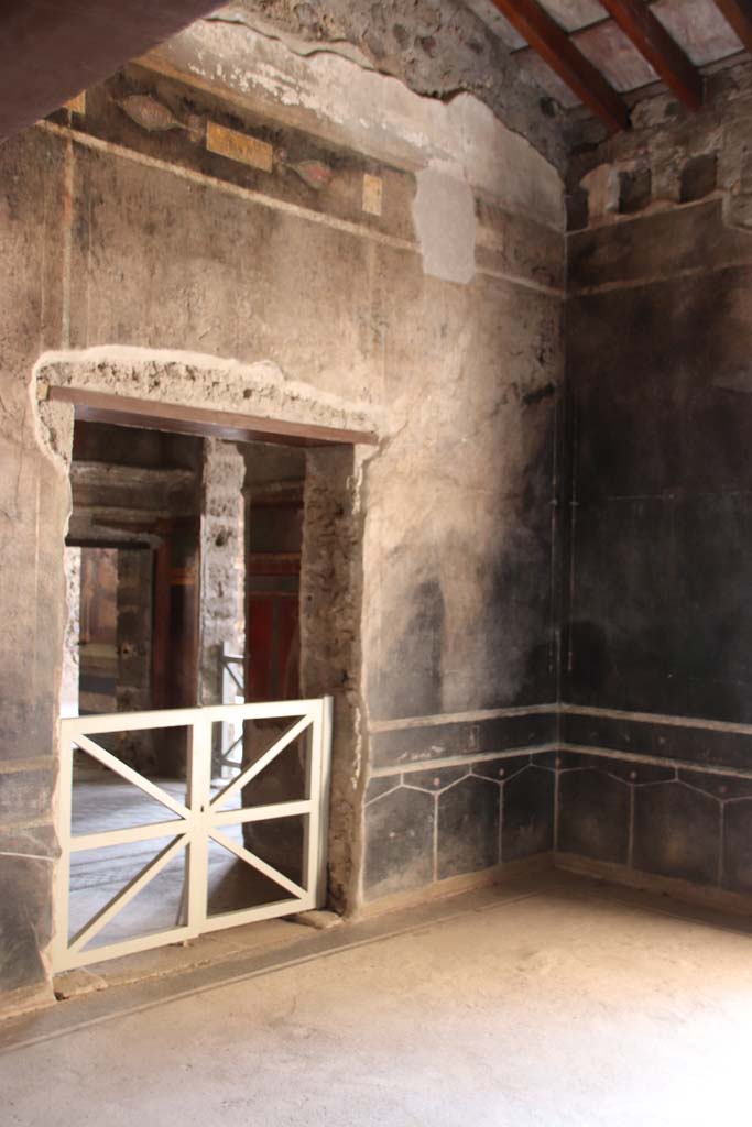Villa of Mysteries, Pompeii. September 2021. 
Room 2, tablinum, looking towards south wall with doorway to room 4, and south-west corner.
Photo courtesy of Klaus Heese.