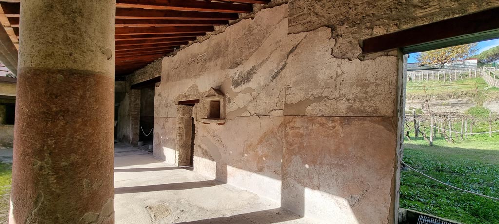 Villa Regina, Boscoreale. December 2023. 
Looking south along west portico VII, with niche in west wall. Photo courtesy of Miriam Colomer.