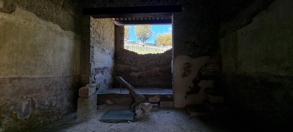 Villa Regina, Boscoreale. December 2023. 
Looking west across room IX, calcatorium at the front, towards room IXbis, torcularium at the rear. Photo courtesy of Miriam Colomer.