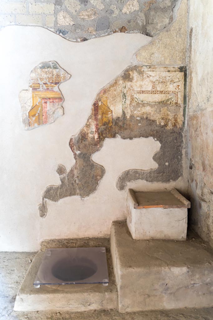 Villa Regina, Boscoreale. October 2021.
Looking north-west across room IX towards altar and painted decoration. 
Photo courtesy of Johannes Eber.