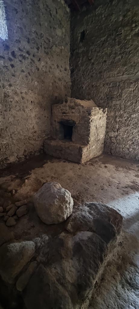 Villa Regina, Boscoreale. December 2023.
Room II, looking towards oven in north-east corner of kitchen. 
Photo courtesy of Miriam Colomer.