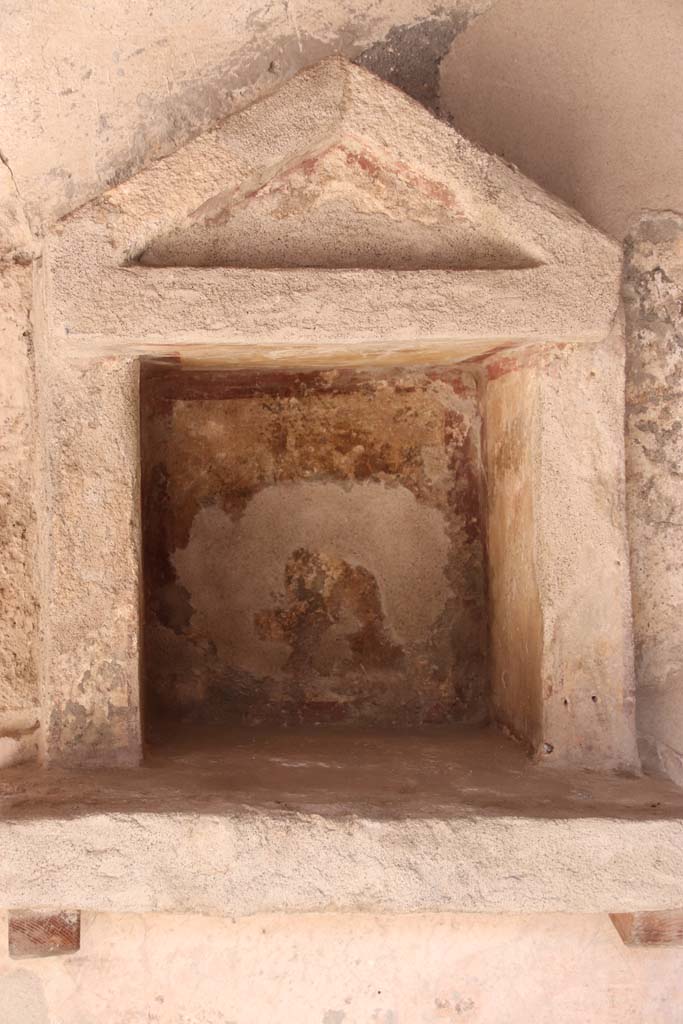 Villa Regina, Boscoreale. September 2021. 
Aedicula temple style niche L, in west portico VII. Photo courtesy of Klaus Heese.