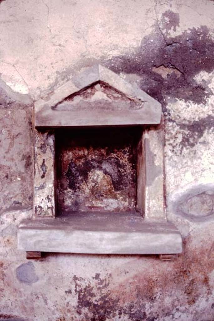 Villa Regina, Boscoreale. 1983. Aedicula temple style niche L, in west portico VII.
Source: The Wilhelmina and Stanley A. Jashemski archive in the University of Maryland Library, Special Collections (See collection page) and made available under the Creative Commons Attribution-Non Commercial License v.4. See Licence and use details.
J80f0515