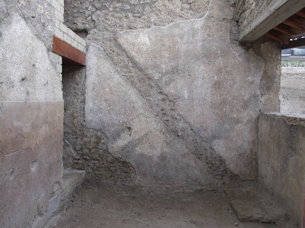 Villa Regina, Boscoreale. December 2006. East end of north portico VII with outline of staircase to servants’ sleeping quarters.
