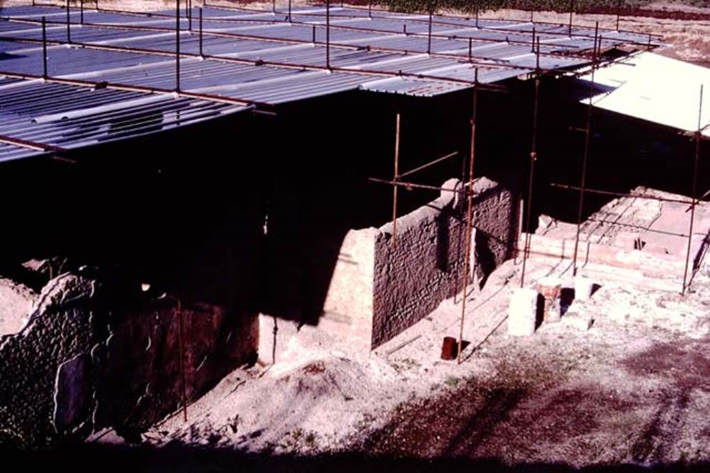 Villa Regina, Boscoreale. 1983. Looking north along the east side towards threshing floor XVII.
Source: The Wilhelmina and Stanley A. Jashemski archive in the University of Maryland Library, Special Collections (See collection page) and made available under the Creative Commons Attribution-Non Commercial License v.4. See Licence and use details.
J80f0519