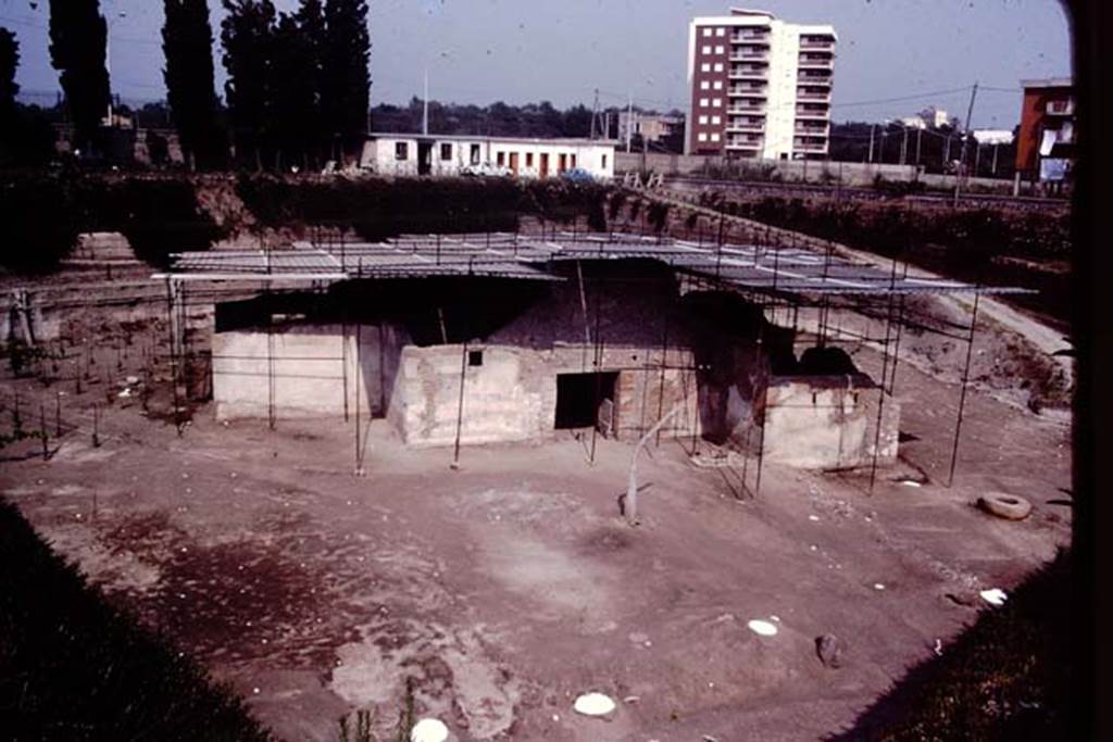 Villa Regina, Boscoreale. 1983. South side of villa with main entrance. The road through the vineyard is in the foreground.
Source: The Wilhelmina and Stanley A. Jashemski archive in the University of Maryland Library, Special Collections (See collection page) and made available under the Creative Commons Attribution-Non Commercial License v.4. See Licence and use details.
J80f0599