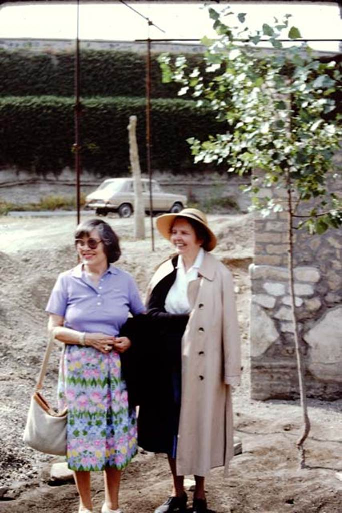 Villa Regina, Boscoreale. 1983. Wilhelmina and associate at south-east corner of Villa Regina.  
Source: The Wilhelmina and Stanley A. Jashemski archive in the University of Maryland Library, Special Collections (See collection page) and made available under the Creative Commons Attribution-Non Commercial License v.4. See Licence and use details.
J80f0613