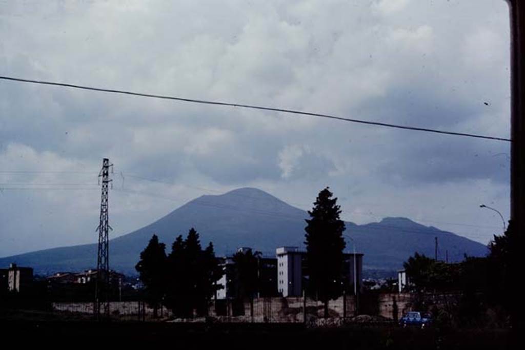 Villa Regina, Boscoreale. 1983. Looking north to Vesuvius.  
Source: The Wilhelmina and Stanley A. Jashemski archive in the University of Maryland Library, Special Collections (See collection page) and made available under the Creative Commons Attribution-Non Commercial License v.4. See Licence and use details.
J80f0628