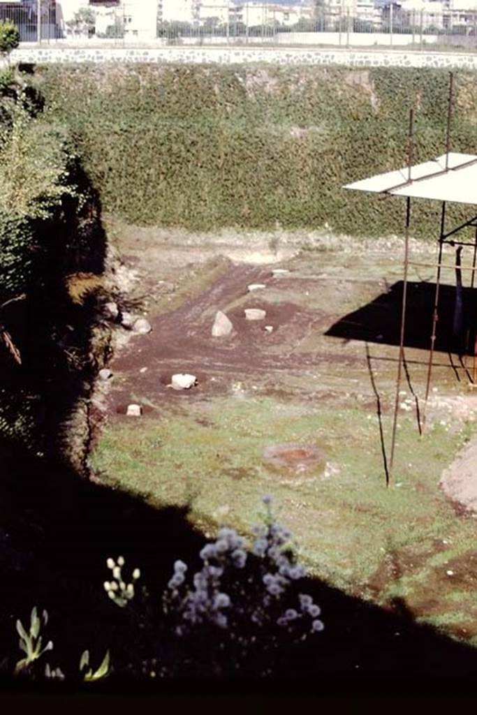 Villa Regina, Boscoreale. 1984. South side of villa with roads.
Source: The Wilhelmina and Stanley A. Jashemski archive in the University of Maryland Library, Special Collections (See collection page) and made available under the Creative Commons Attribution-Non Commercial License v.4. See Licence and use details.
J84f0084