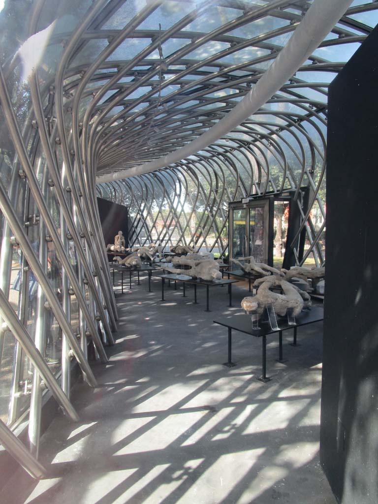 Piazza Anfiteatro. April 2019. Exhibition centre, display of plaster-casts. 
Photo courtesy of Rick Bauer.