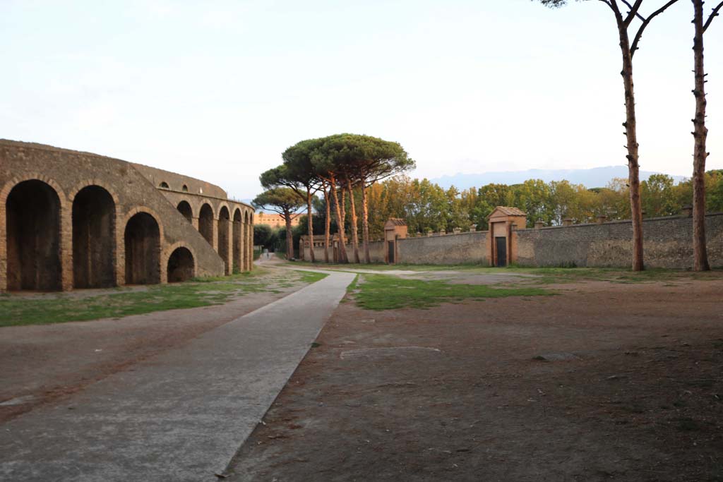 Piazzale Anfiteatro, December 2018. 
Looking south, Amphitheatre on the left, Grand Palestra on the right. Photo courtesy of Aude Durand
