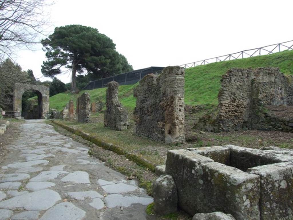 Via di Nola. South side. Looking east to Nola Gate from near junction with unnamed vicoli. March 2009.