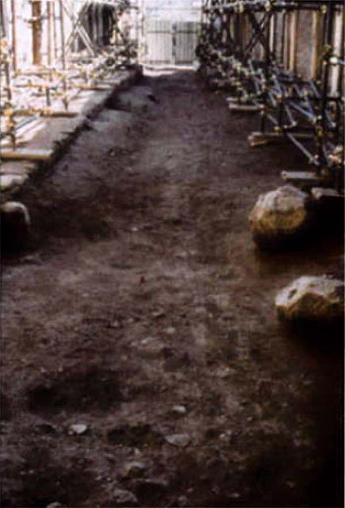 Unnamed vicolo between IX.11 and IX.12. 2003-4 excavations. Looking south.
See Varone A. 2007. In Nuove ricerche archeologiche nell'area vesuviana: (scavi 2003-2006): SAP Studi 25, pp. 349ff.