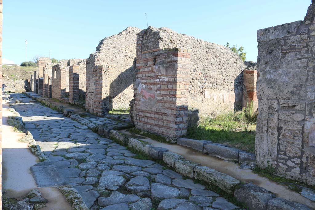 Unnamed vicolo between IX.2 and IX.3, Pompeii. December 2018. 
Looking east along south side, from near IX.2.25. Photo courtesy of Aude Durand.