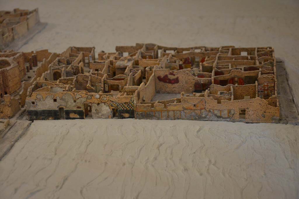 Unnamed vicolo, between IX.5 and IX.6 Pompeii. July 2017. Vicolo di Tesmo, on left, Vicolo del Centenario, on right. Looking towards north side. 
From cork model in Naples Archaeological Museum.
Foto Annette Haug, ERC Grant 681269 DÉCOR.